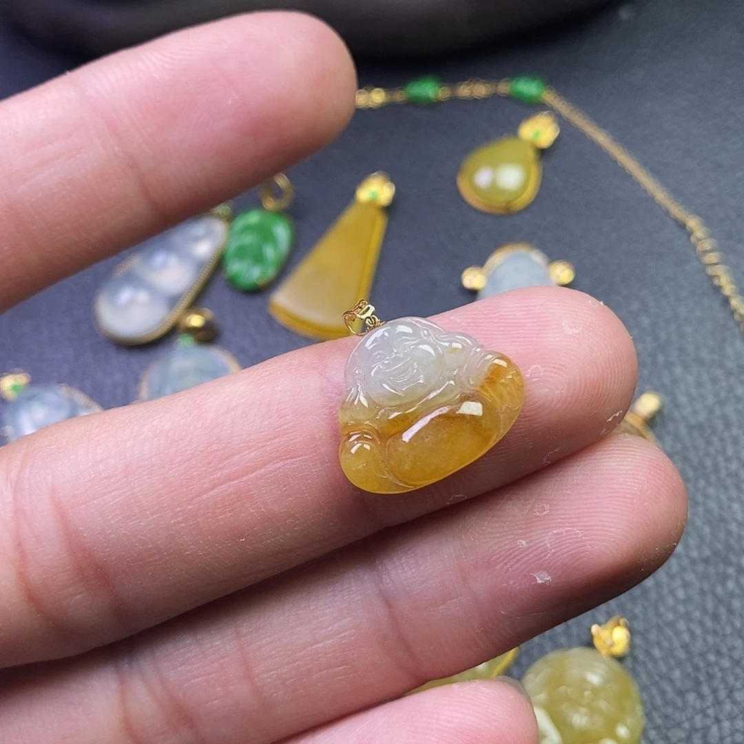 颈饰18K金镶嵌翡翠