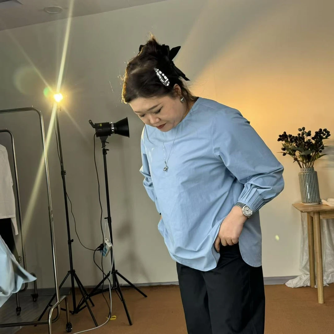 238—5A2155W胖淼淼设计款雾霾蓝压褶袖套头大码蓝色衬衫T