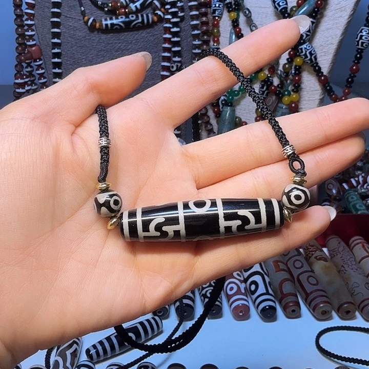 秦***贤玛瑙/玉髓未镶嵌颈饰