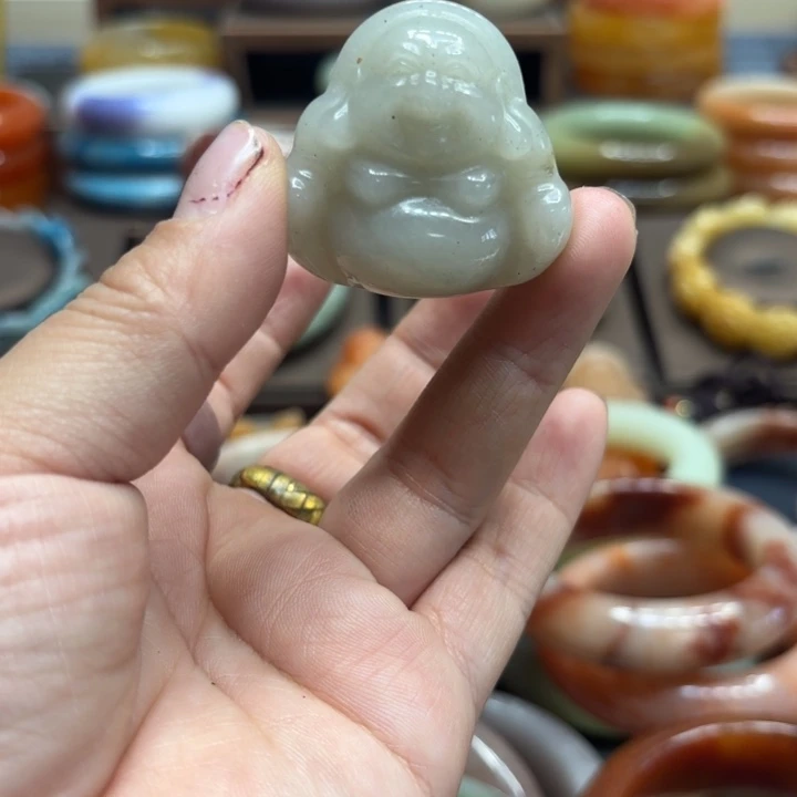 吸***熊石英岩玉合金颈饰