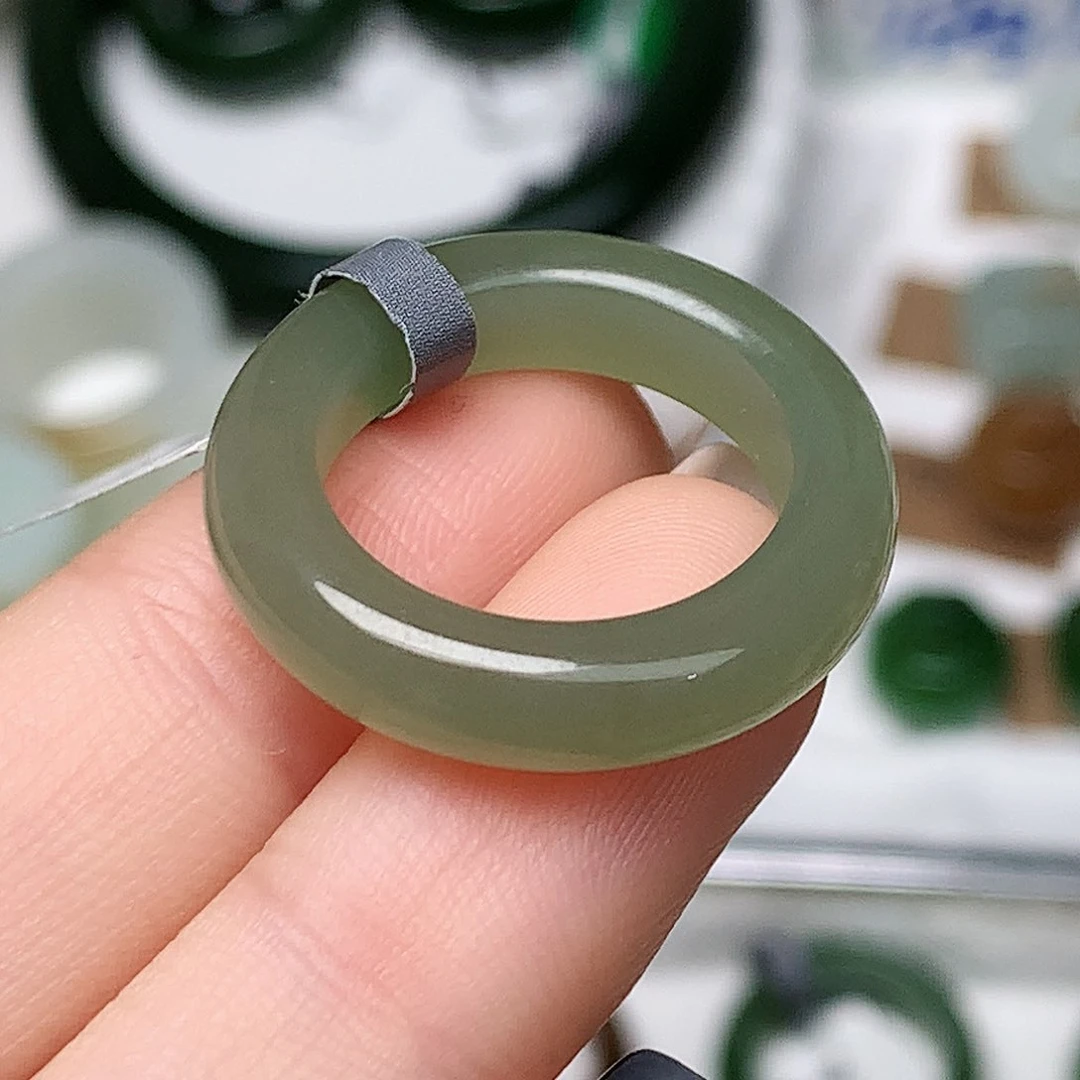 未镶嵌戒指和田玉