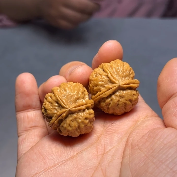 文玩核桃把件三棱2807