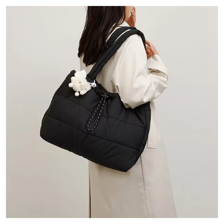 2025新款女包羽绒包大容量夹棉单肩包百搭休闲腋下潮流棉服托特包