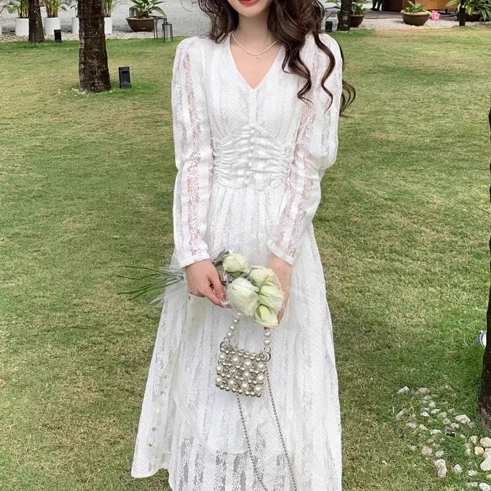 法式蕾丝收腰设计感仙女气质V领高腰连衣裙C63021