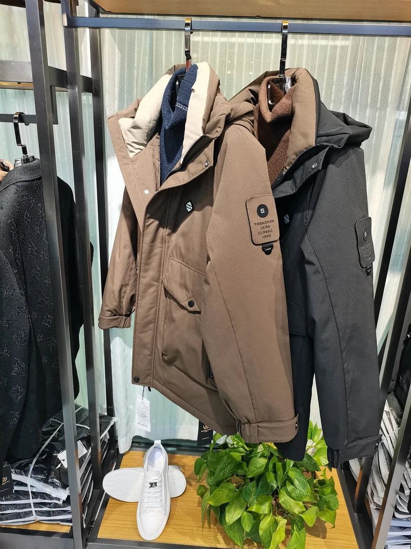 休闲连帽款加厚羽绒