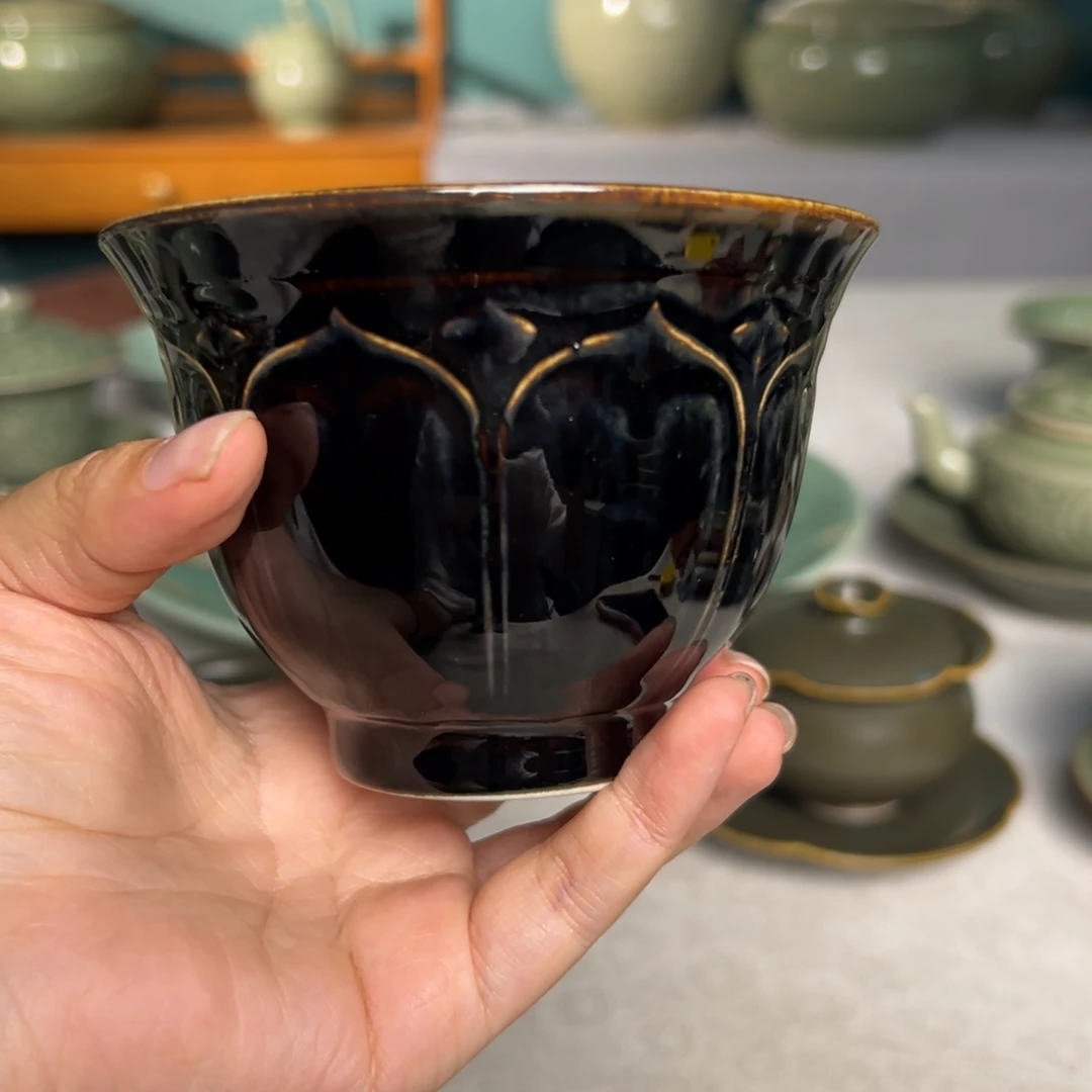 杯子黑釉莲瓣纹主人杯