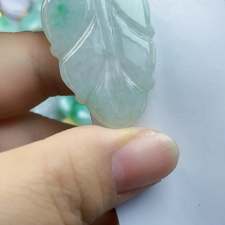 翡翠未镶嵌颈饰好