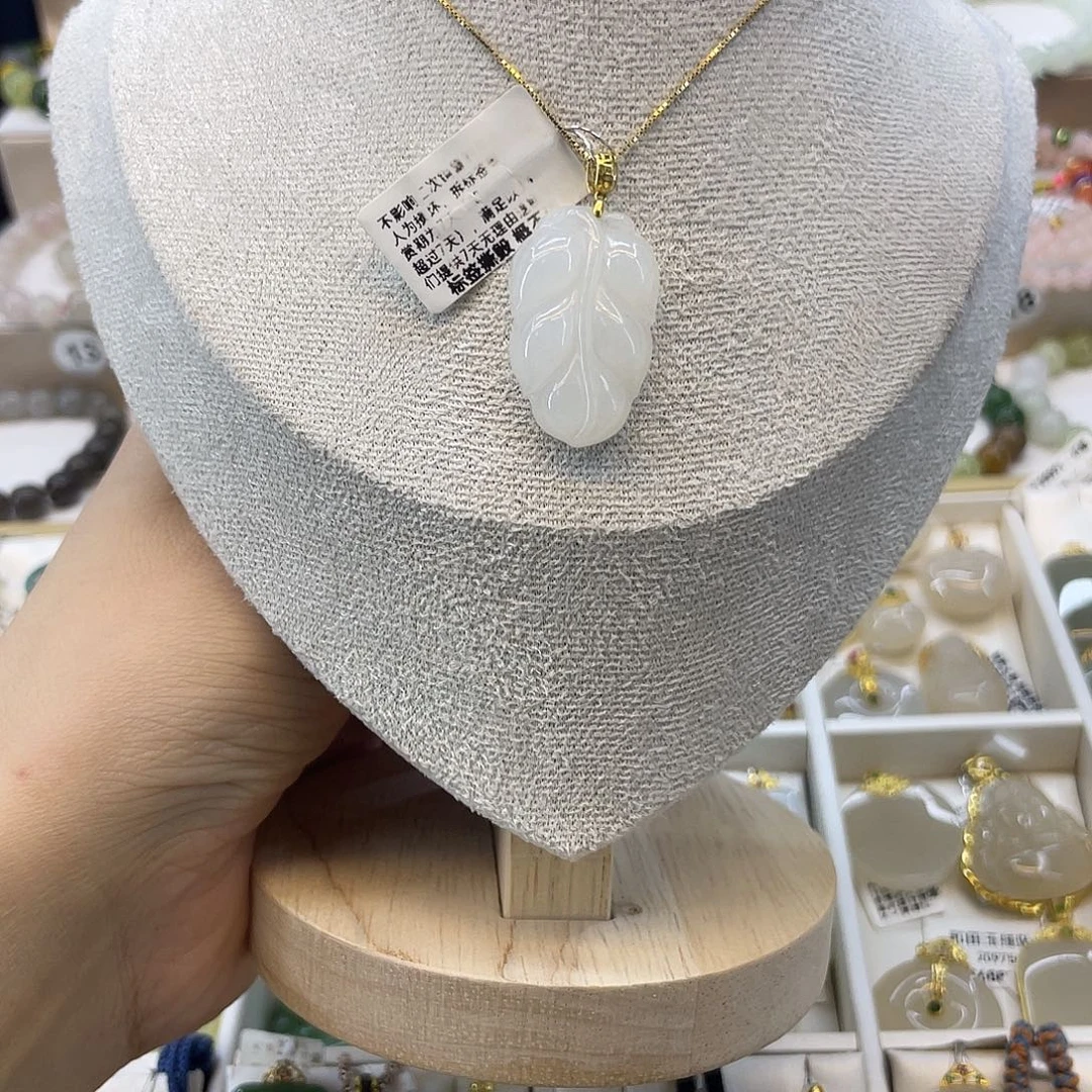 和田玉18K金镶嵌吊坠(赠链)