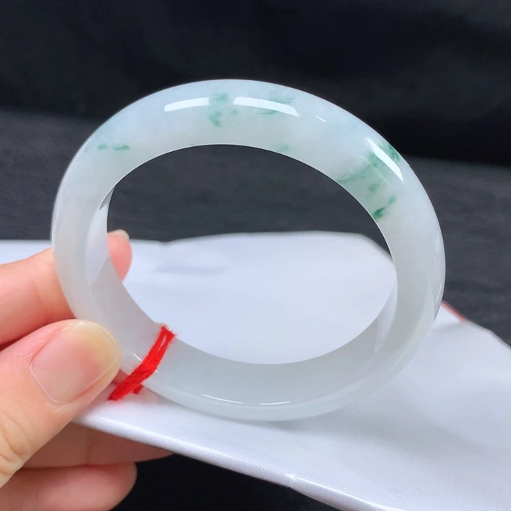 翡翠未镶嵌手镯