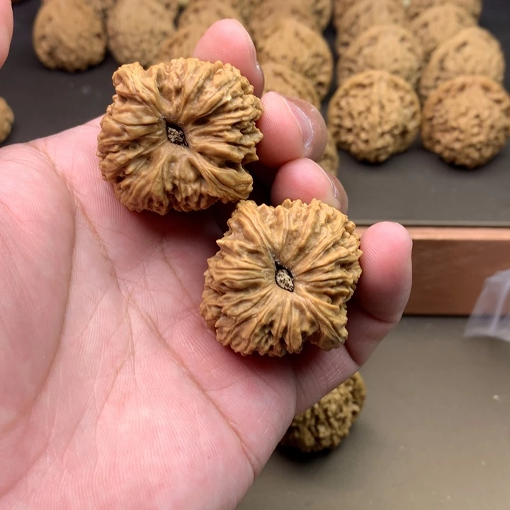 文玩核桃吊坠南将