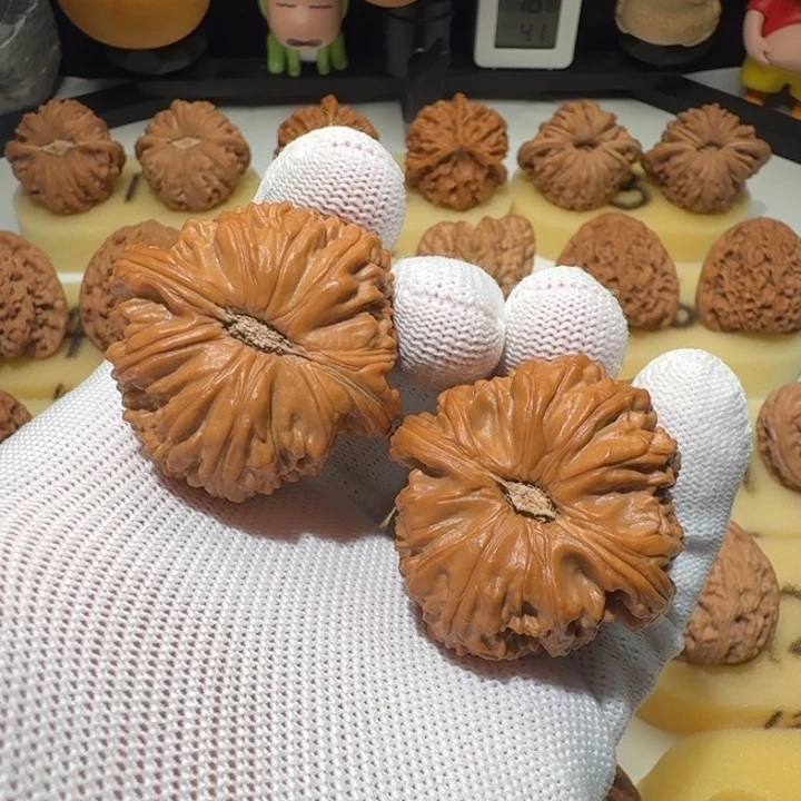 文玩核桃吊坠48闷白