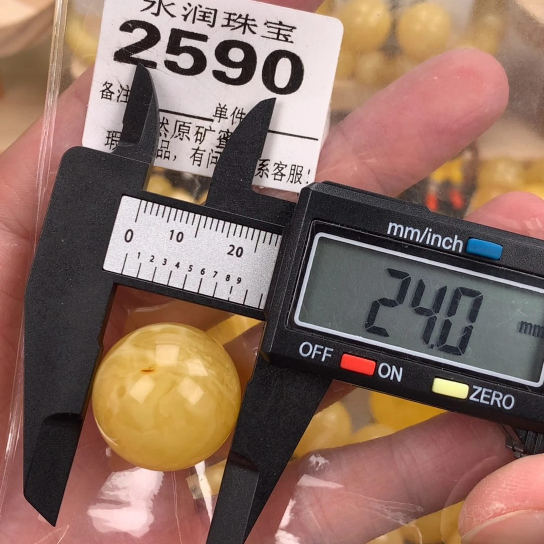 蜜蜡未镶嵌珠宝奇石