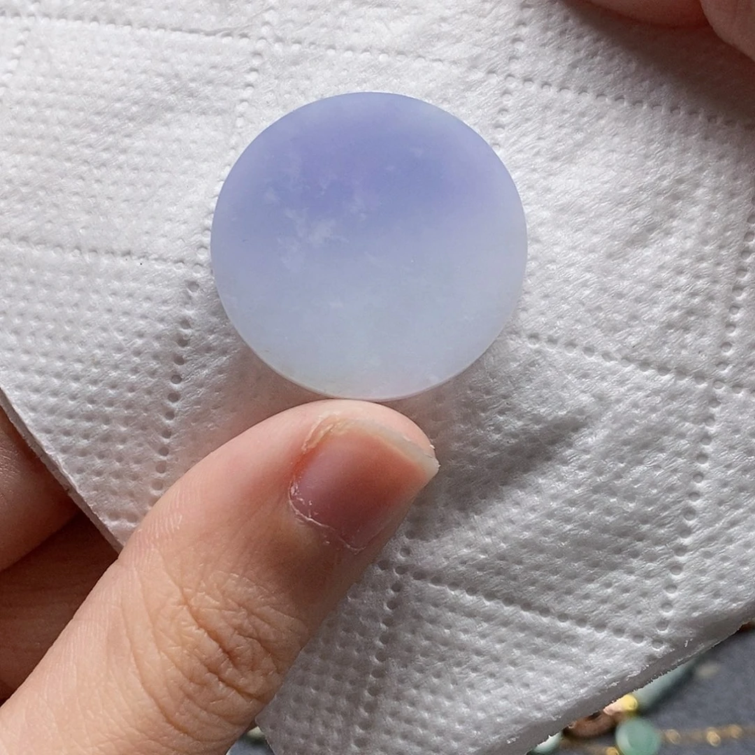 翡翠颈饰未镶嵌闪