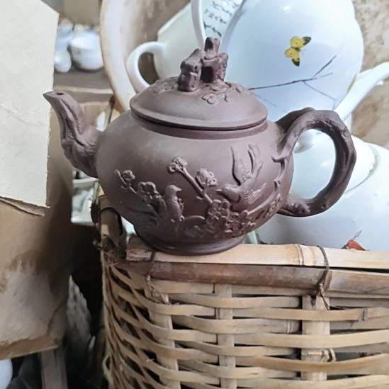 库存微瑕紫砂壶一个