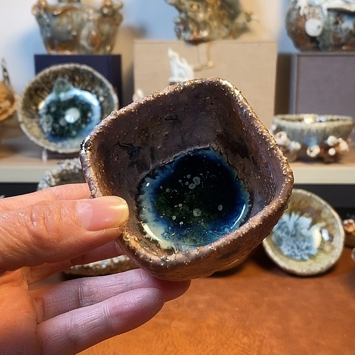 瓷片我们的确是一个人