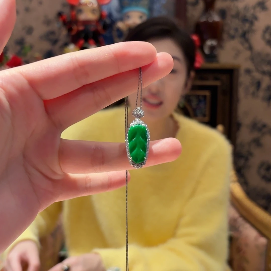 翡翠吊坠(赠链)18K金镶嵌