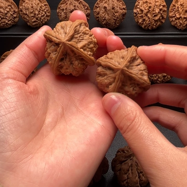 此***海核桃秦岭野生玉玺狮子头