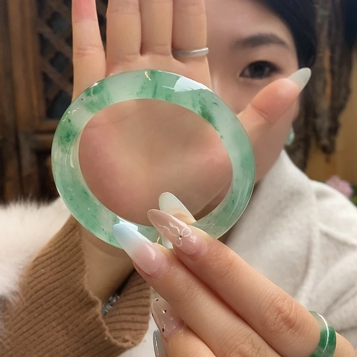 石英质玉手镯未镶嵌