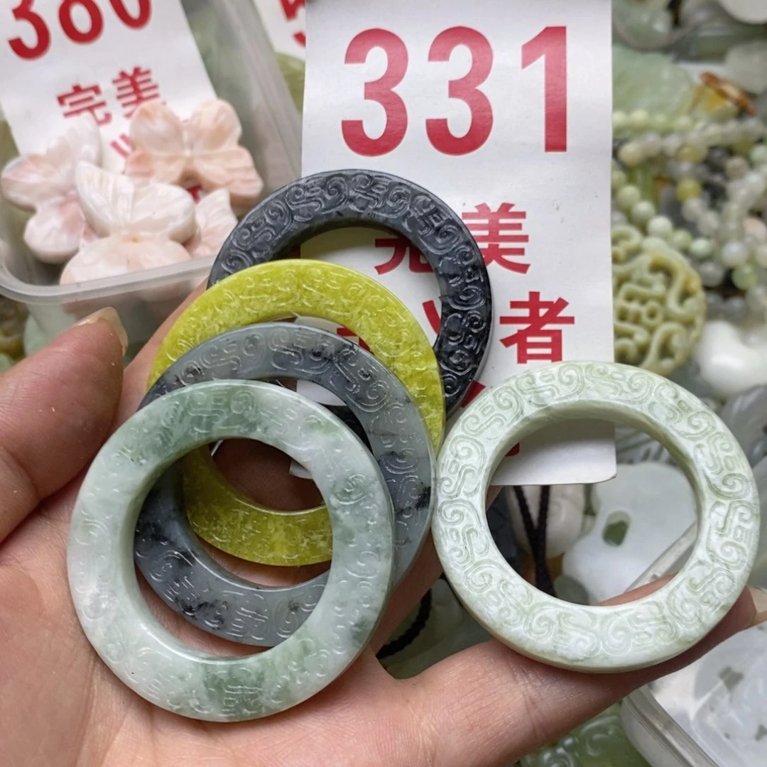 透闪石-蛇纹石玉未镶嵌挂坠