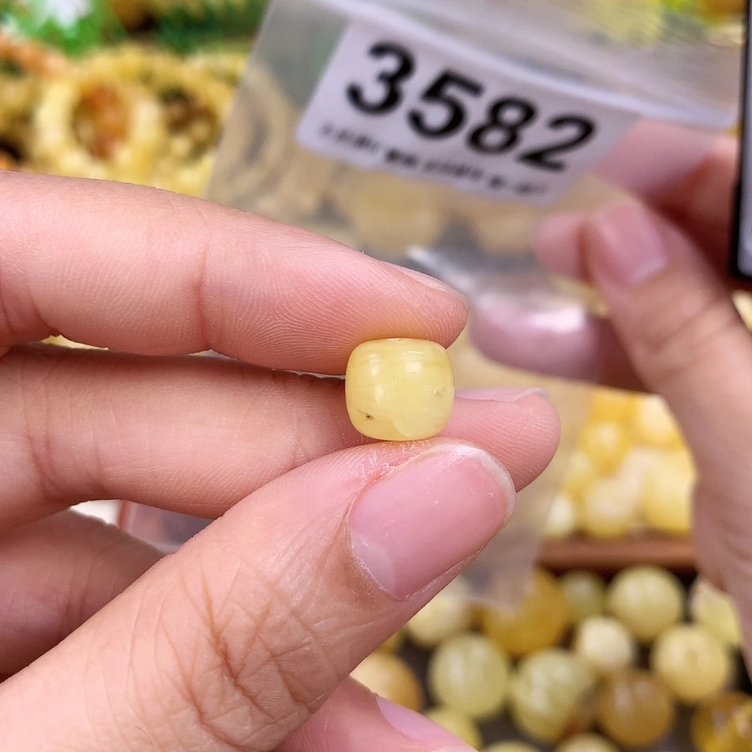 未镶嵌琥珀珠宝奇石10