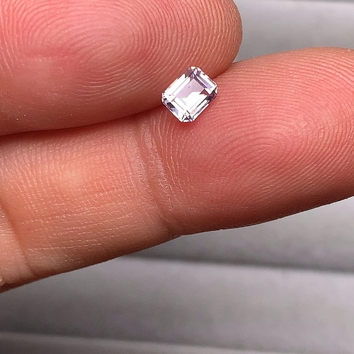 尖晶石裸石0.5克拉天然无烧尖晶石