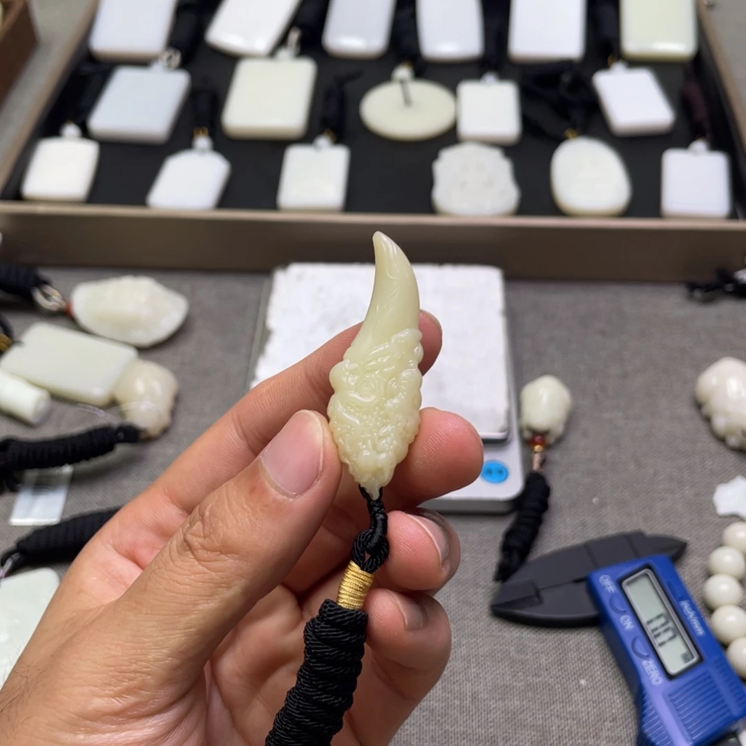 和田玉未镶嵌颈饰