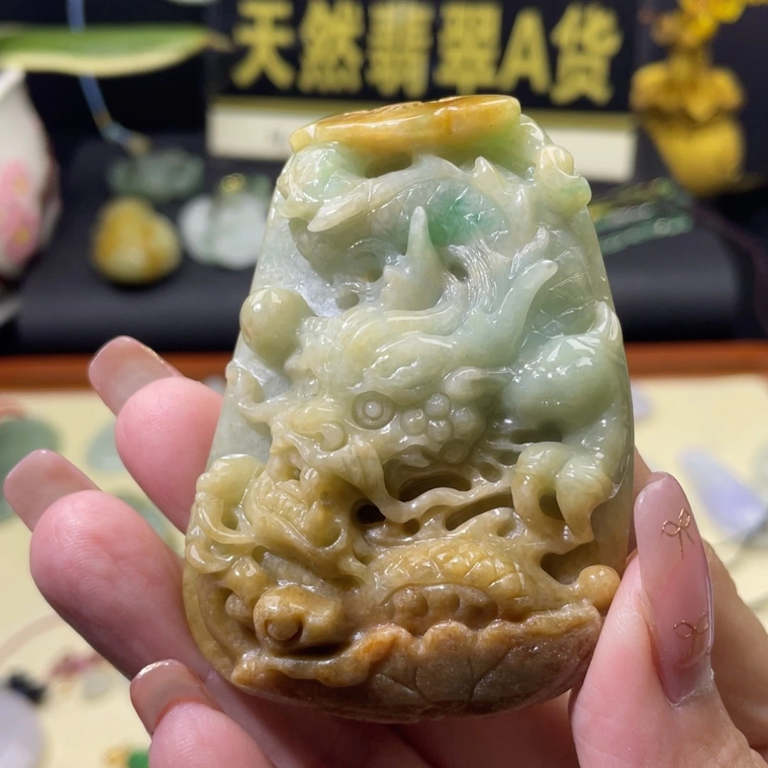 颈饰未镶嵌翡翠龙