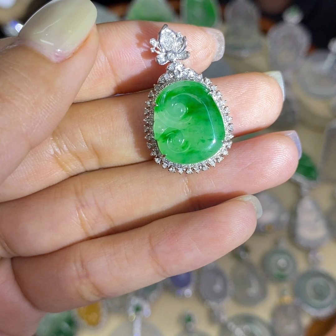 翡翠颈饰18K金镶嵌A货翡翠