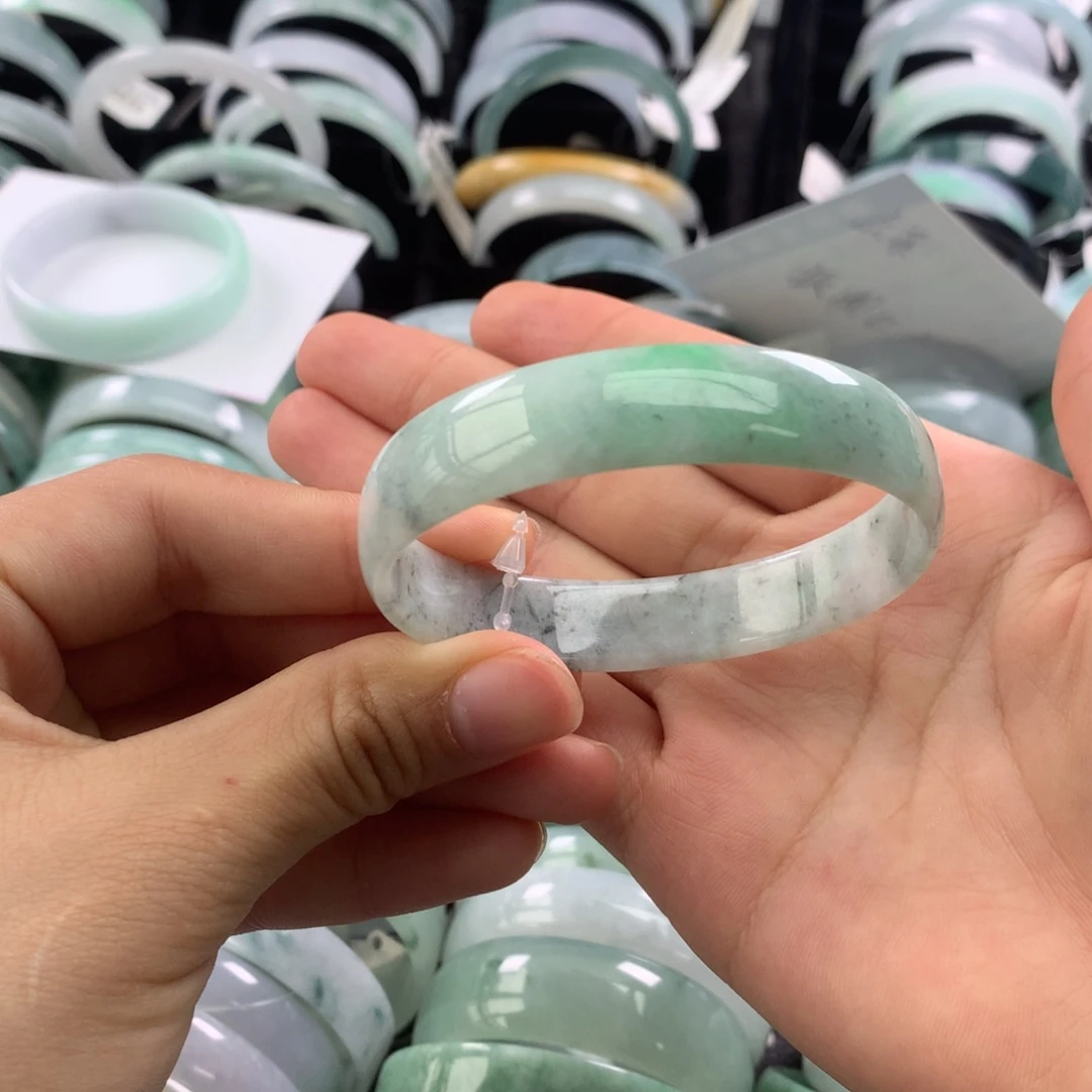 翡翠手镯未镶嵌公主