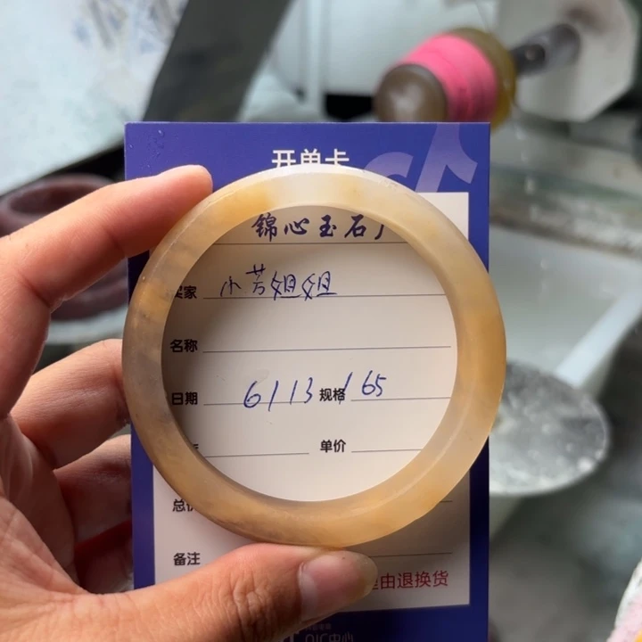 石英质玉手镯未镶嵌小**姐