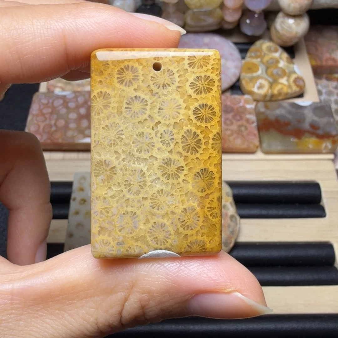 硅化玉未镶嵌黄色满花，特价