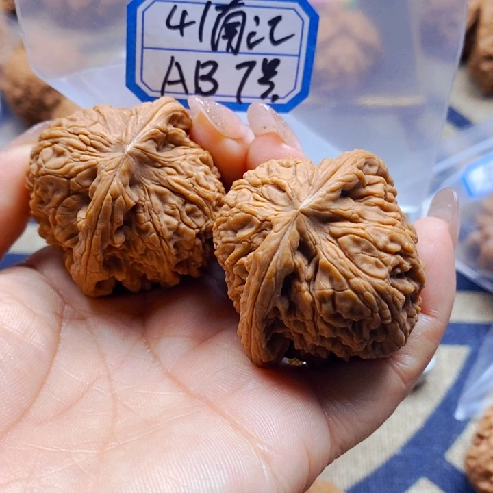 文玩核桃把件南江石