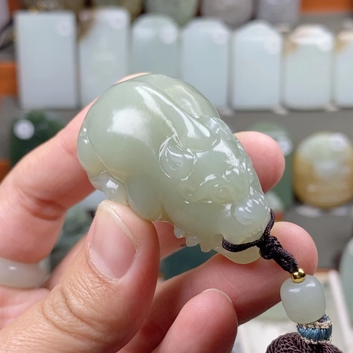 十***年和田玉未镶嵌颈饰