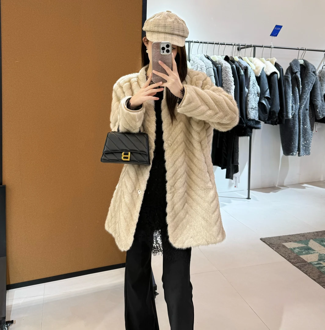 韩国东大门2025冬季新款V领中款毛毛外套高级感洋气百搭气质轻奢