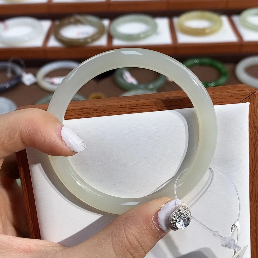 和田玉手镯未镶嵌婷