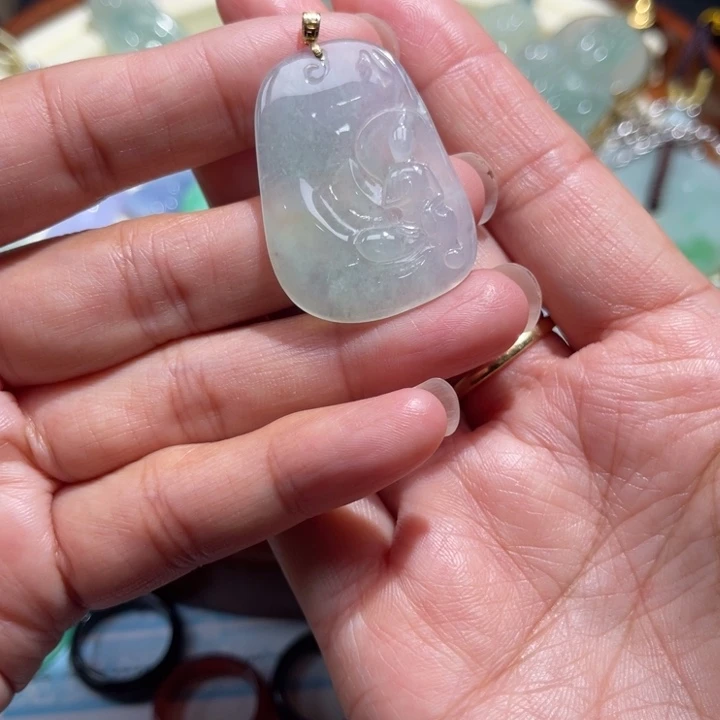 翡翠未镶嵌吊坠(赠链)