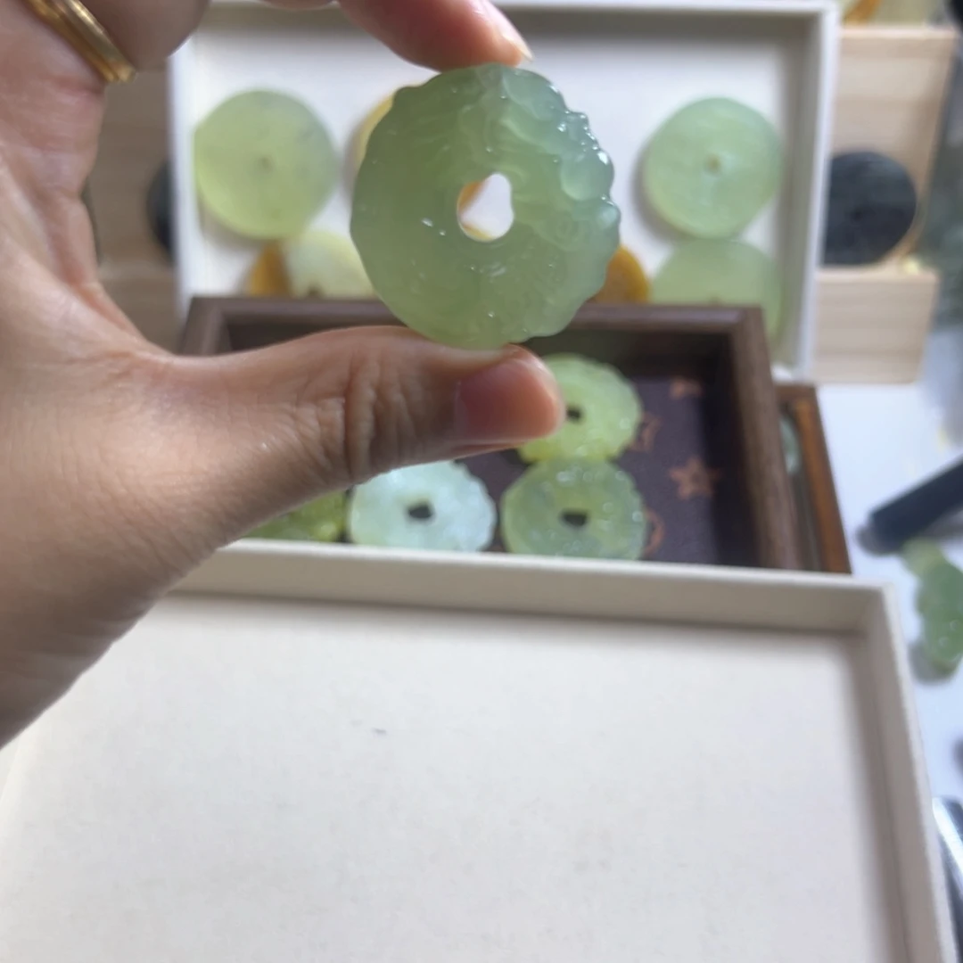 哪***啊未镶嵌岫玉颈饰吊坠