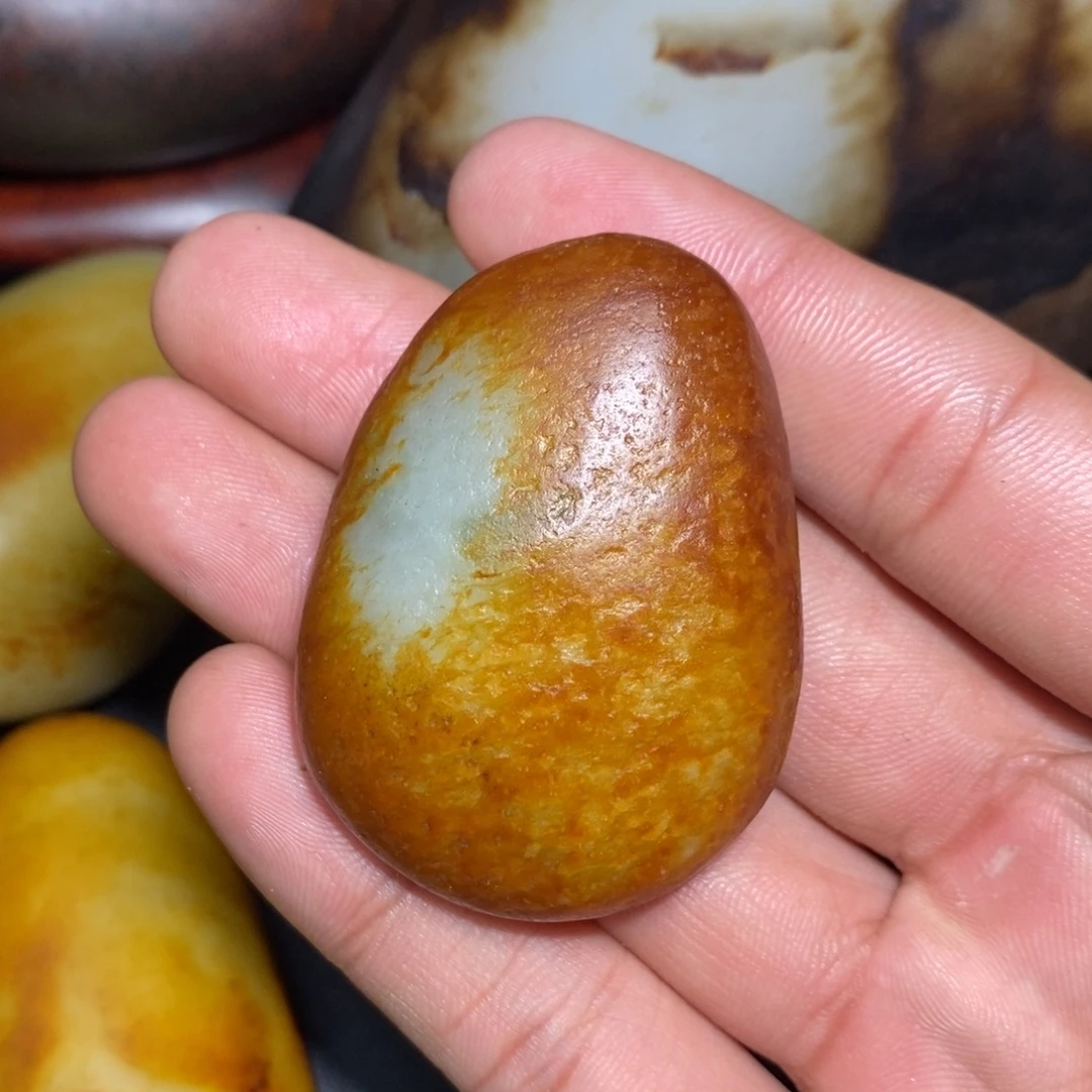 中***询和田玉未镶嵌珠宝奇石