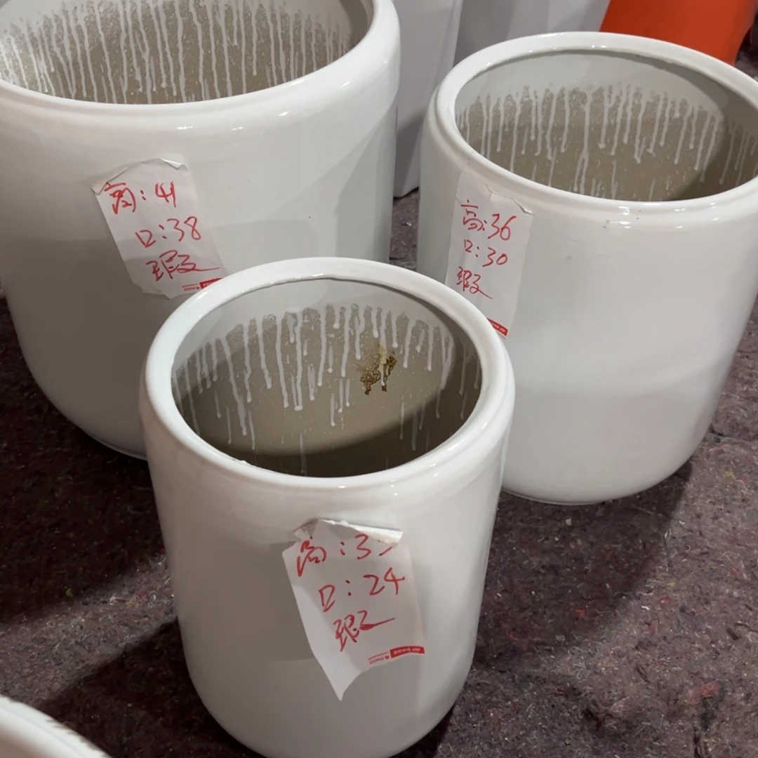 直筒白色一套三个花盆