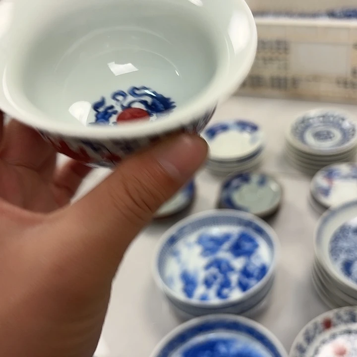 瓷片釉里红缠枝莲大压手杯景德镇