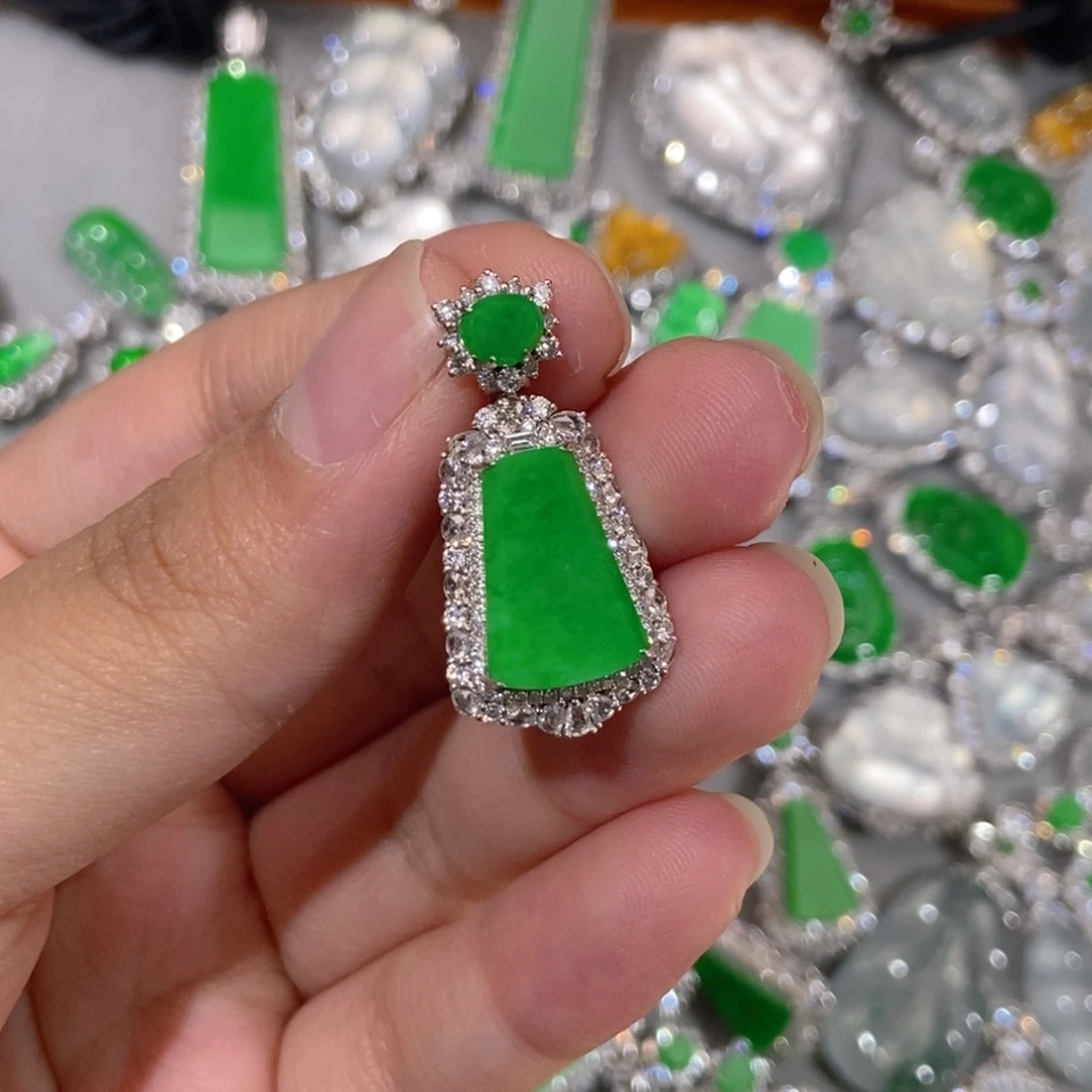 翡翠18K金镶嵌颈饰天然缅甸A货翡翠