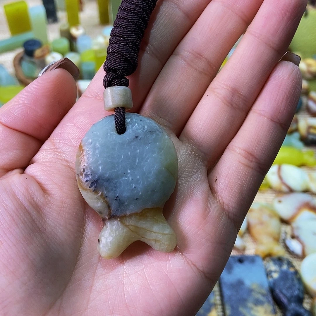未镶嵌蛇纹石玉挂件