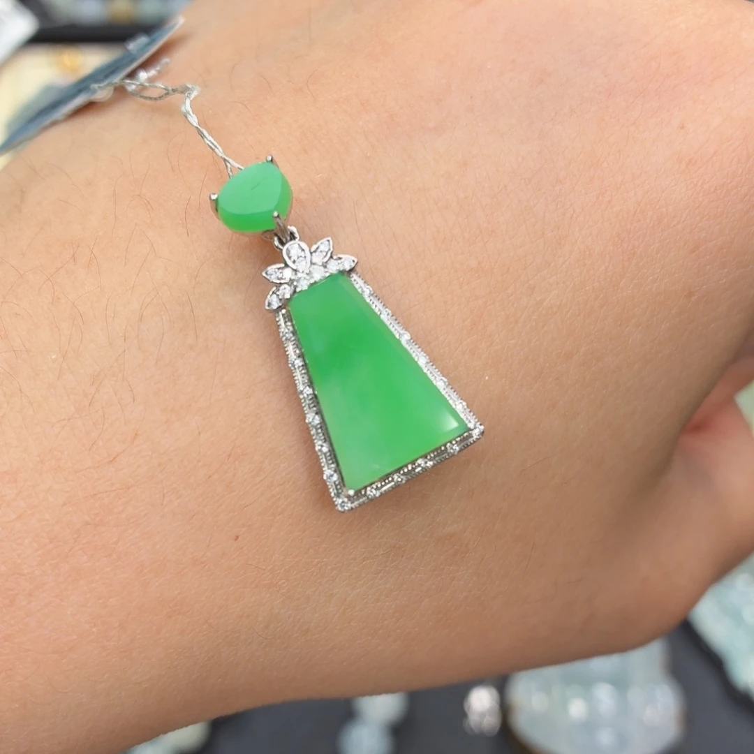 翡翠18K金镶嵌颈饰