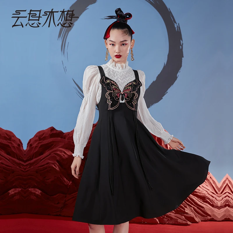 云思木想原创中国风2023夏季可拆卸蝴蝶绣花流苏吊带连衣裙10282