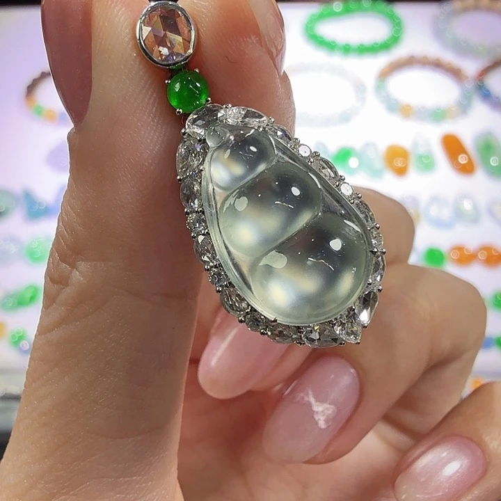 翡翠18K金镶嵌颈饰豆子