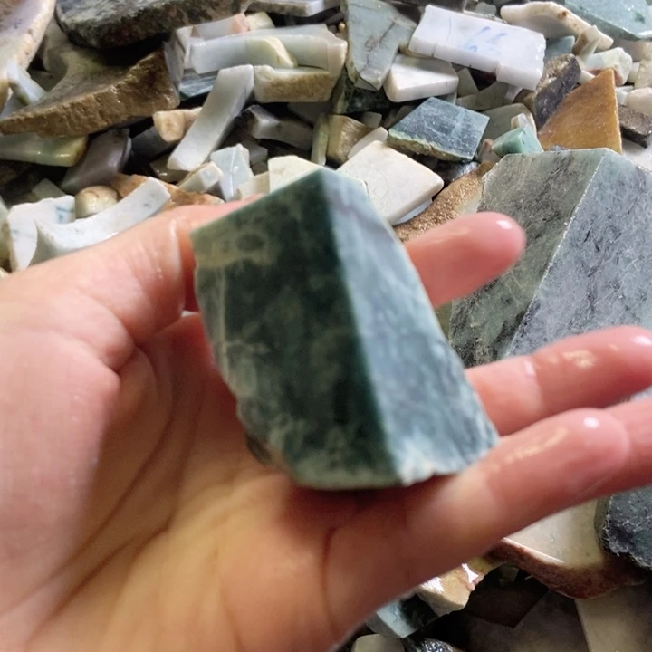 翡翠颈饰未镶嵌天然翡翠