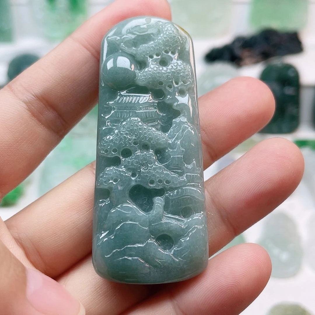 翡翠颈饰未镶嵌山水