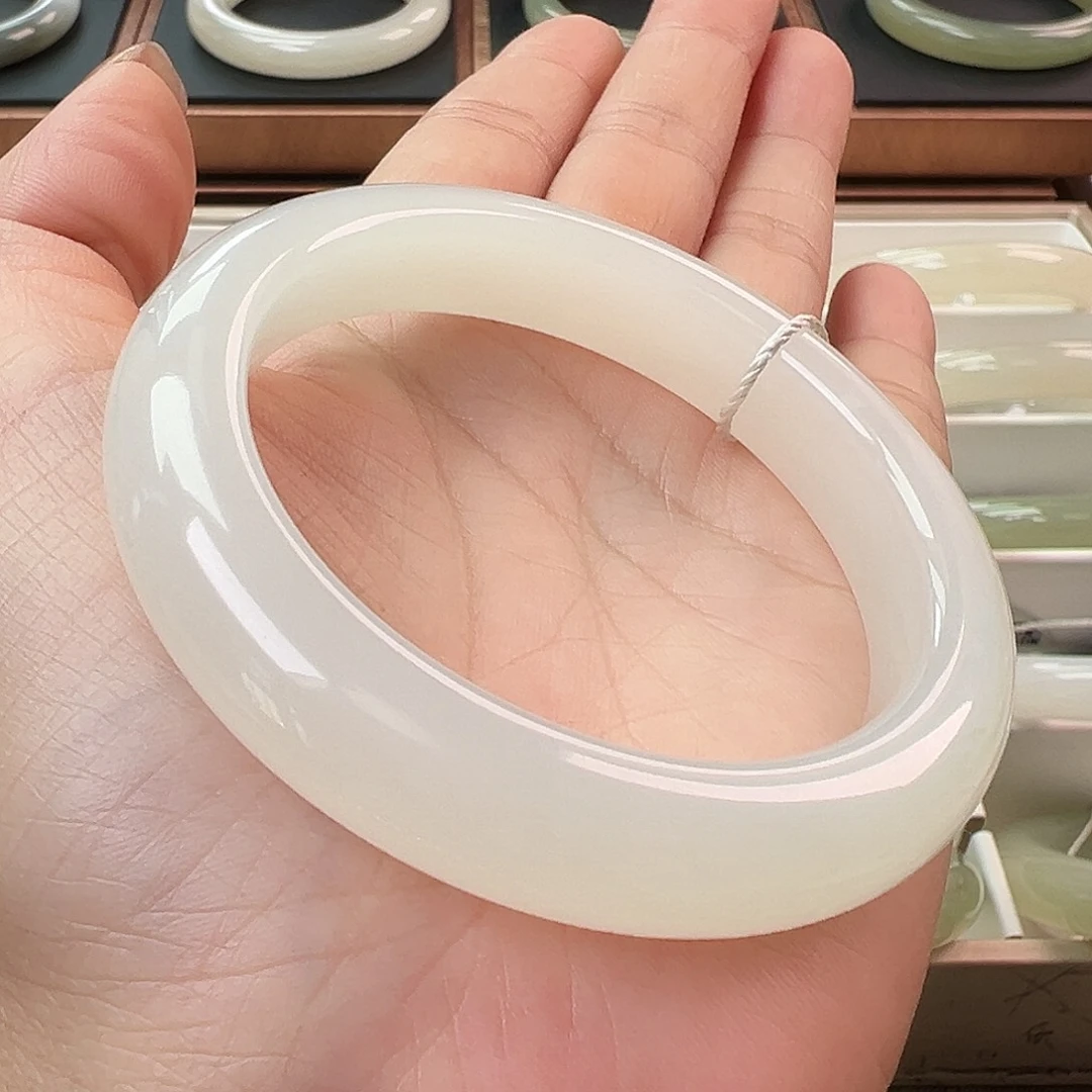 和田玉未镶嵌手镯