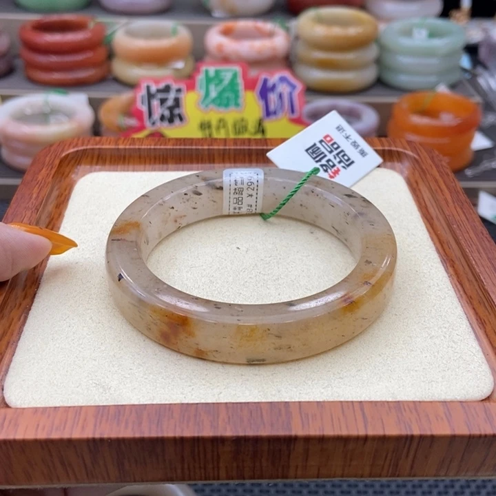 未镶嵌手镯石英质玉