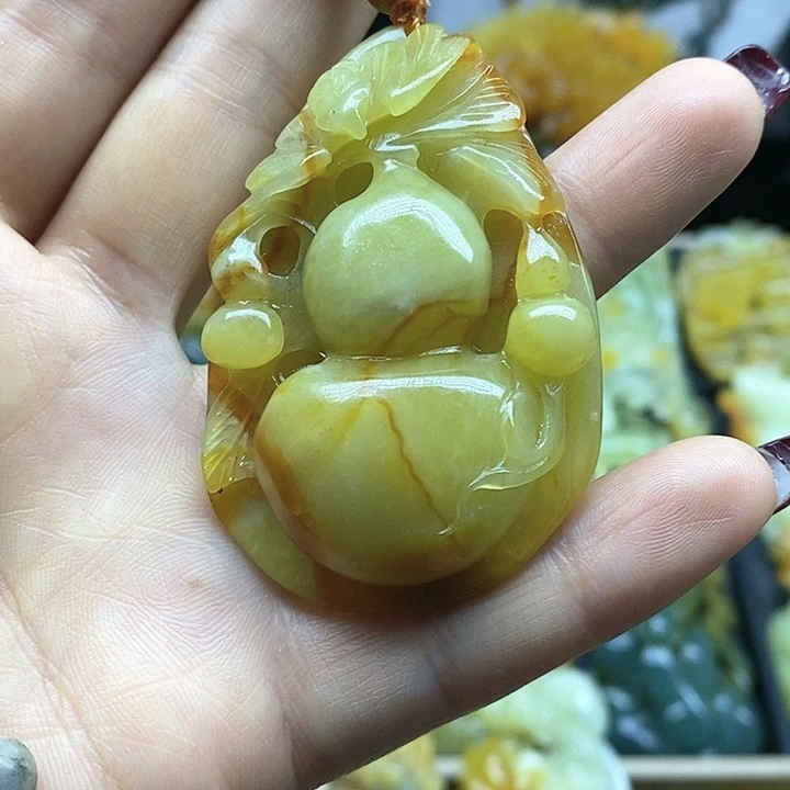 蛇纹石玉挂件未镶嵌